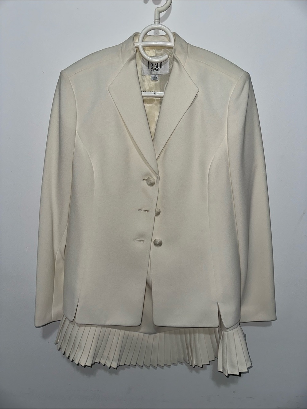 Le Suit Cream Pleated Hem Blazer Jacket